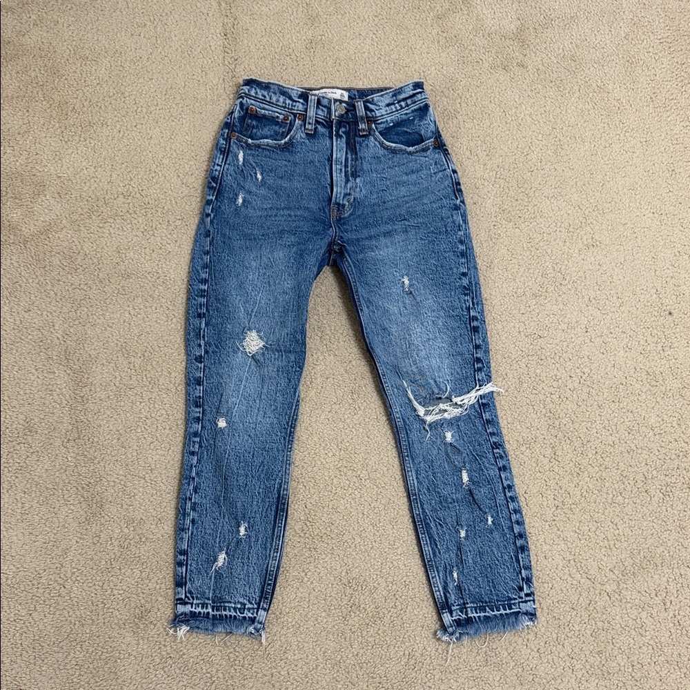 Abercrombie & Fitch Cropped Jeans in Classic Blue